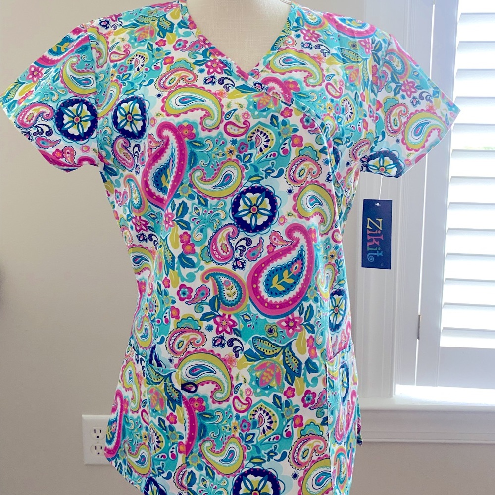 Zikit Paisley Scrub top-NWT- size Small